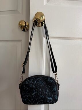 Laura Di Maggio Italy Leather Floral Crossbody Bag Black Blue